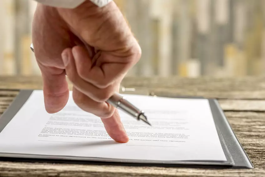 Family meeting with legal advisor, showing when a Will is crucial—highlighting Trusted Will Writing Melksham for essential life planning.